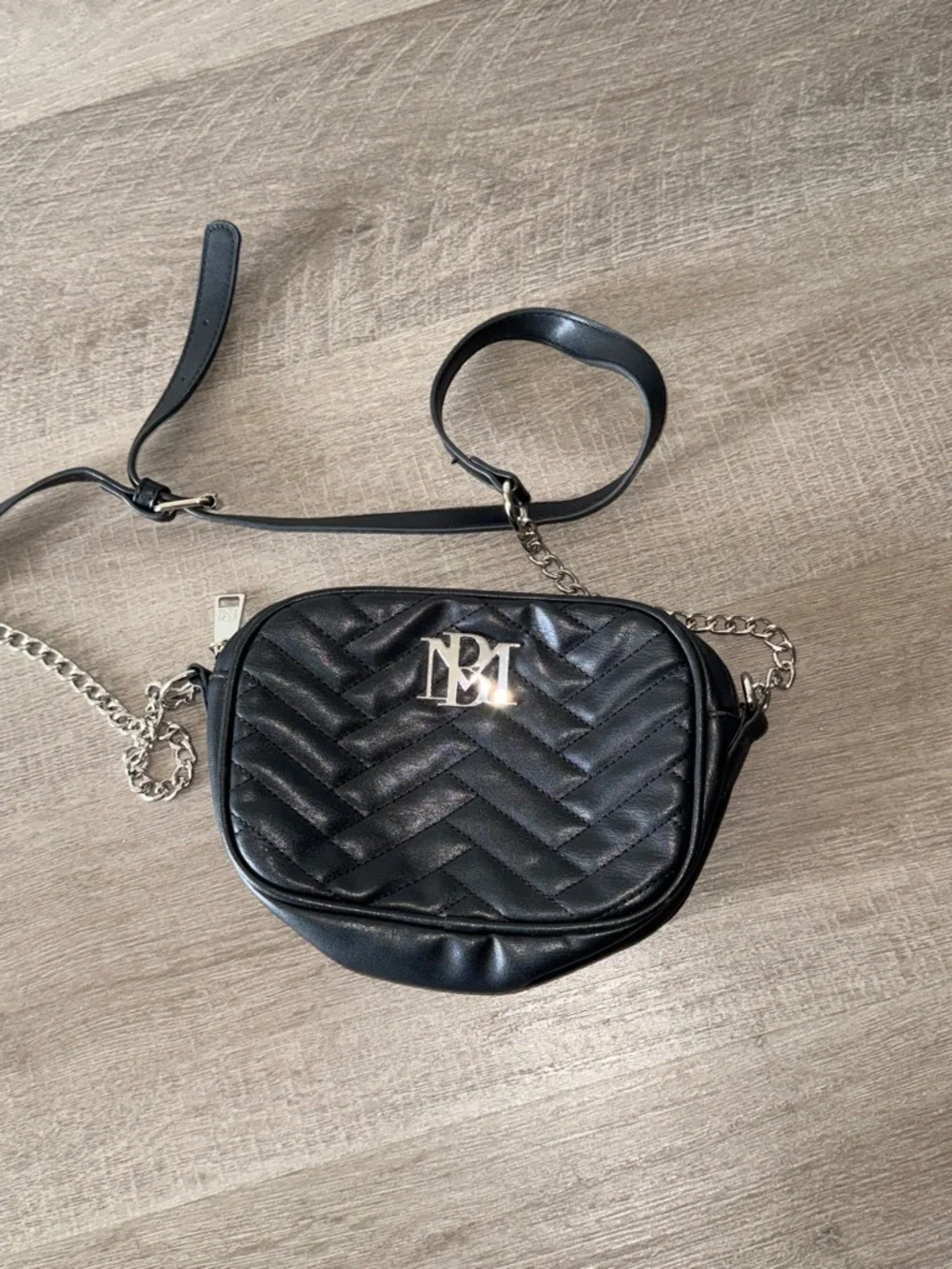 Badgley Mischka Black Quilted Chevron Camera Bag
